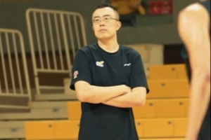 韩德君从球员转变为副总经理！角色改变 守护辽篮的心从未改变！